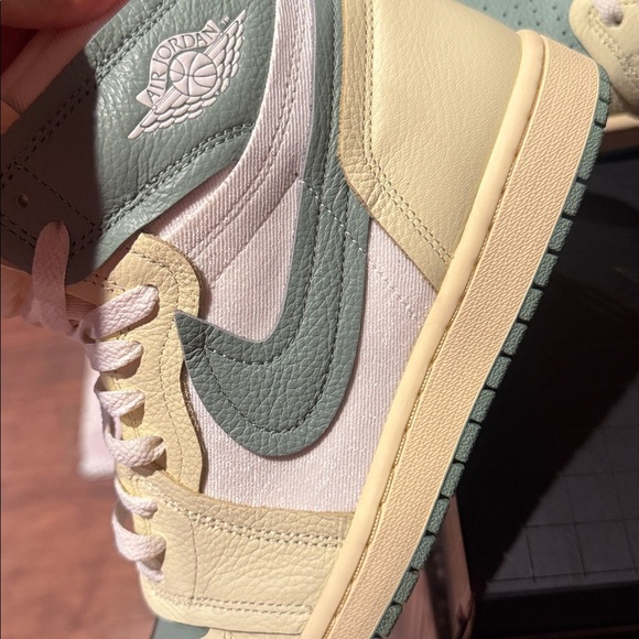 🎄 Christmas Sale 🎄 Size 10 Nike Air Jordan 1 Green Beige & White - Worn Once - Picture 12 of 13